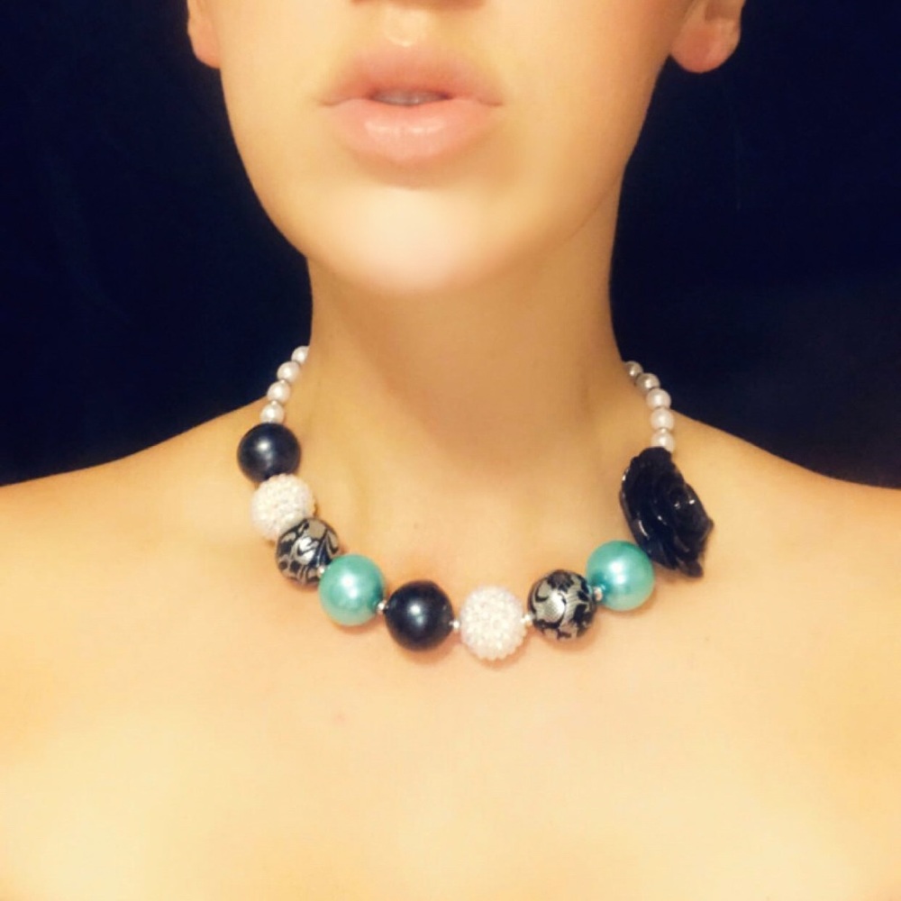 Multi colored pearl choker